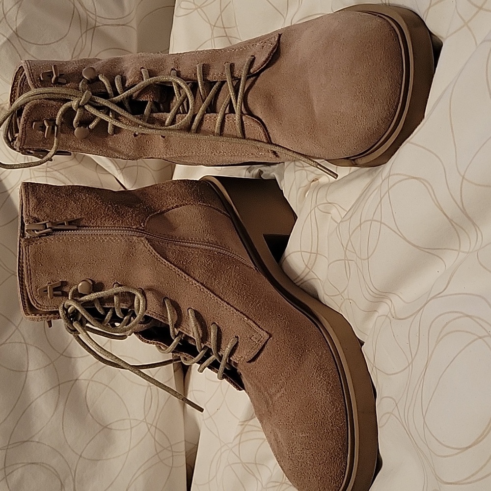 AEROSOLES Tan Suede Ankle Boots